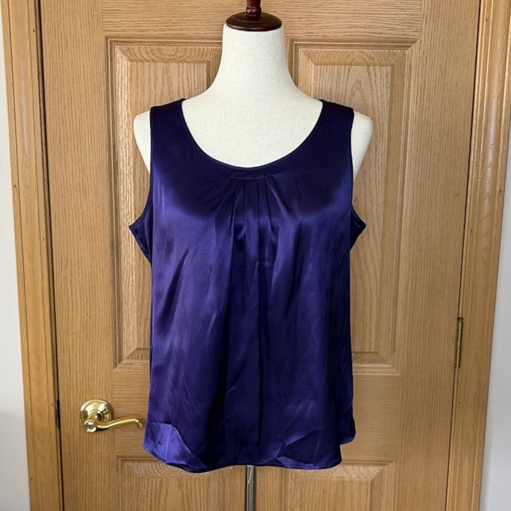 Chicos Purple Satin Sleeveless Pleated Scoop Neck Blouse Top Size 1 Medium